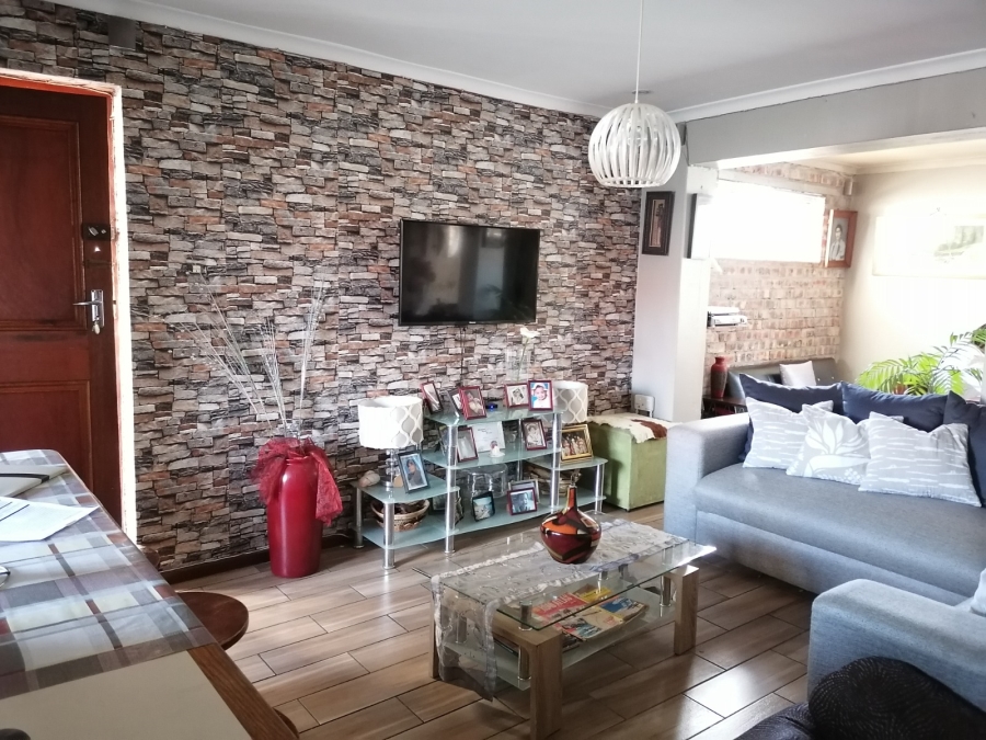 2 Bedroom Property for Sale in Grassy Park Western Cape